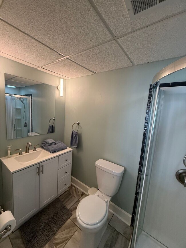 Building Photo - FULLY FURNISHED - Move in ready 1 bed & 1 ...