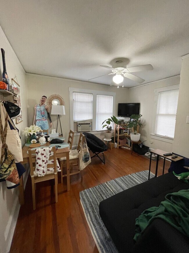 Building Photo - FALL 2026!!! Private 1 Bedroom Historic Ho...