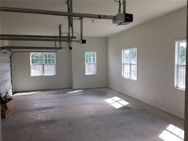 Building Photo - 5575 Toccoa Dr