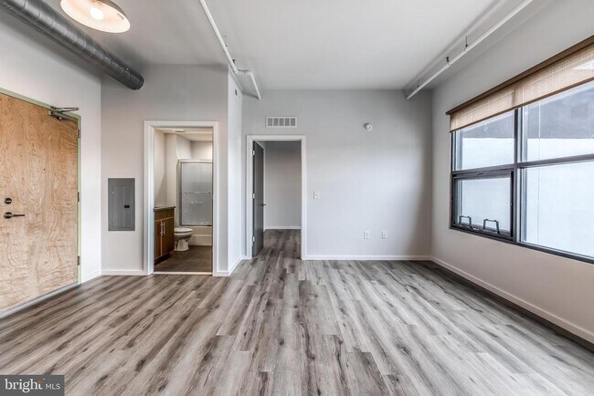 Building Photo - 4800 Brown St