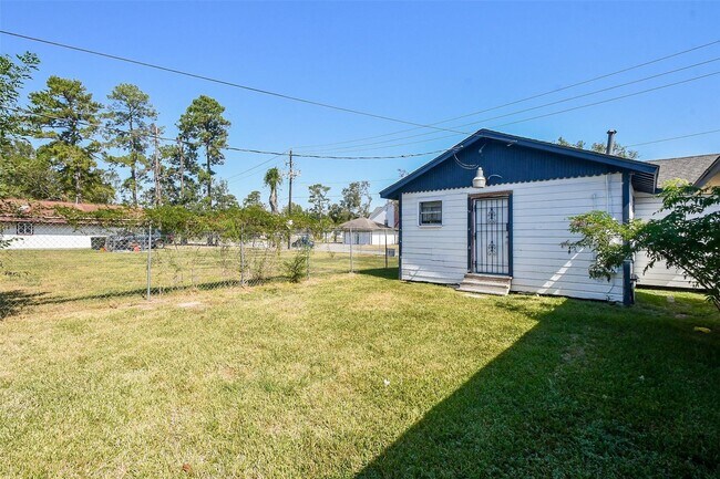 Building Photo - 8321 Homewood Ln