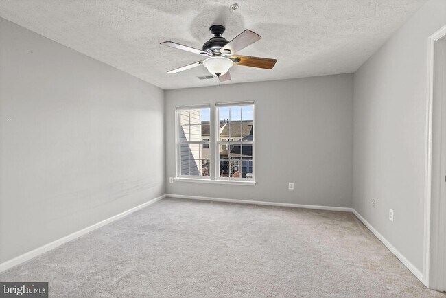 Building Photo - 5030 Finsbury Rd