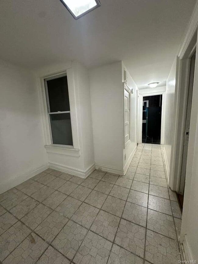 Building Photo - 2026 Ryer Ave