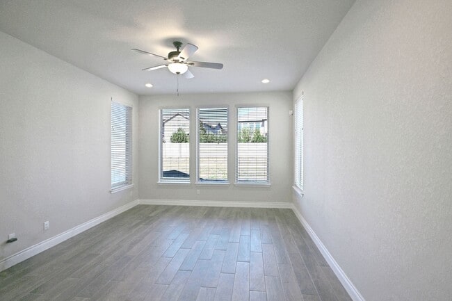 Building Photo - 588 Vale Ct