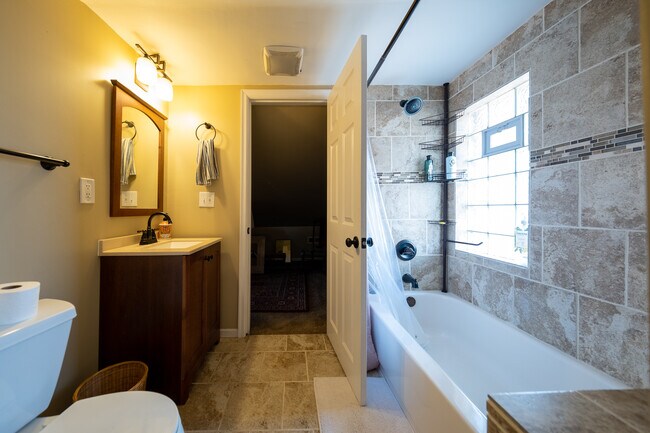 Building Photo - 817 Central Ave W