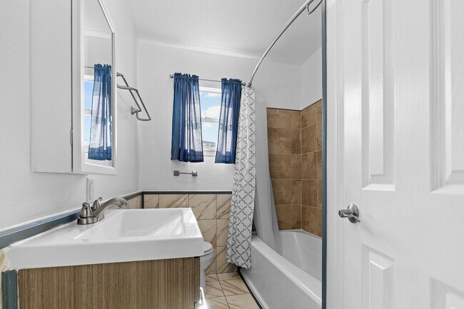 Building Photo - 1051 Ave A