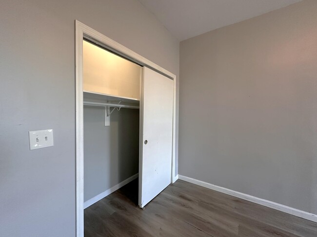 Building Photo - 286 MARTIN LUTHER KING JR Dr