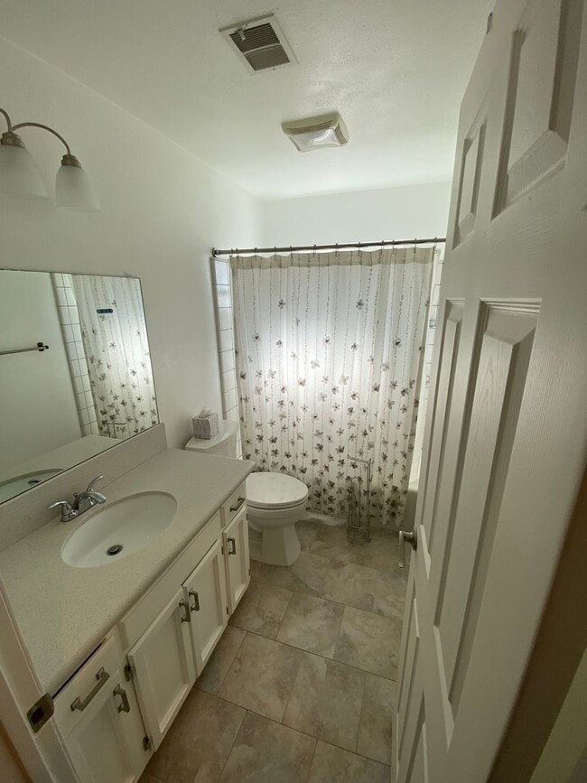 Building Photo - Beautiful Home for rent in Visalia, Ca
