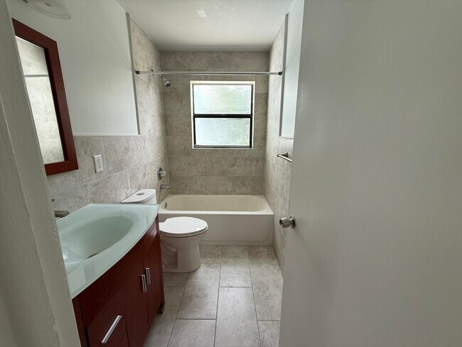 Building Photo - 477 NE 35th St