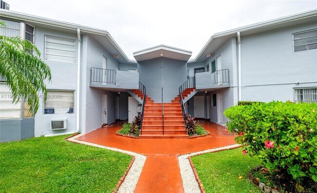 Building Photo - 1723 NE Miami Gardens Dr