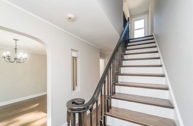 Building Photo - 6601 N Sioux Ave