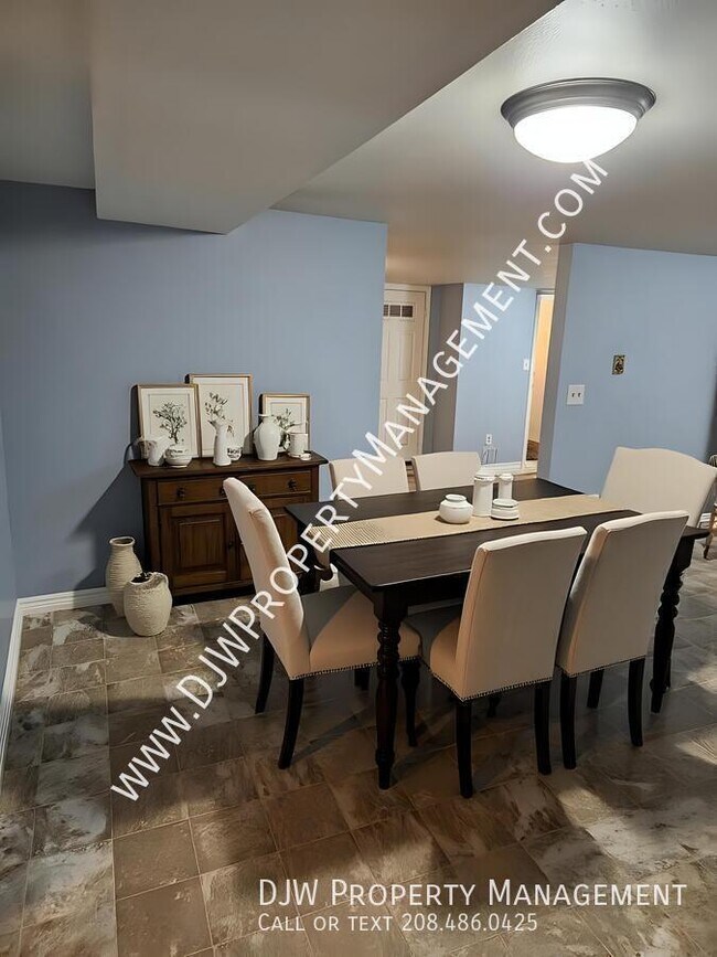 Building Photo - 1914 S Owyhee St