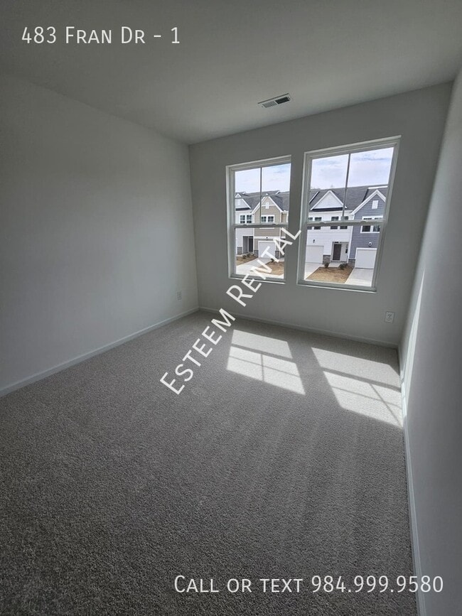 Building Photo - 483 Fran Dr