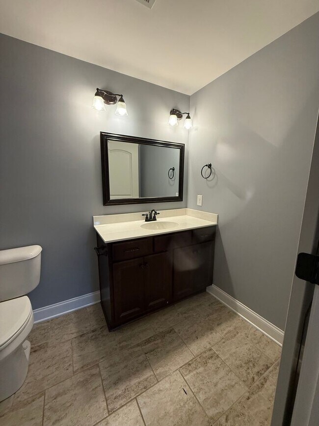 Building Photo - 3 Bedroom 3 Bath Pool Home in Columbia off...