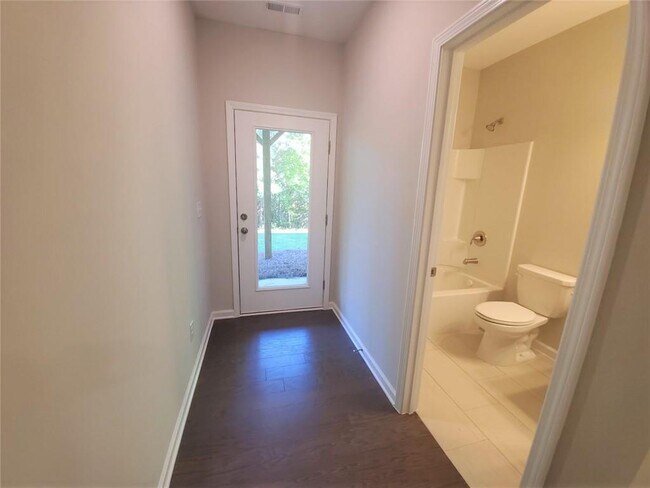 Building Photo - 881 Sunset Park Dr