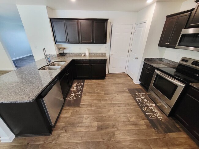 Building Photo - 597 Bloomover St