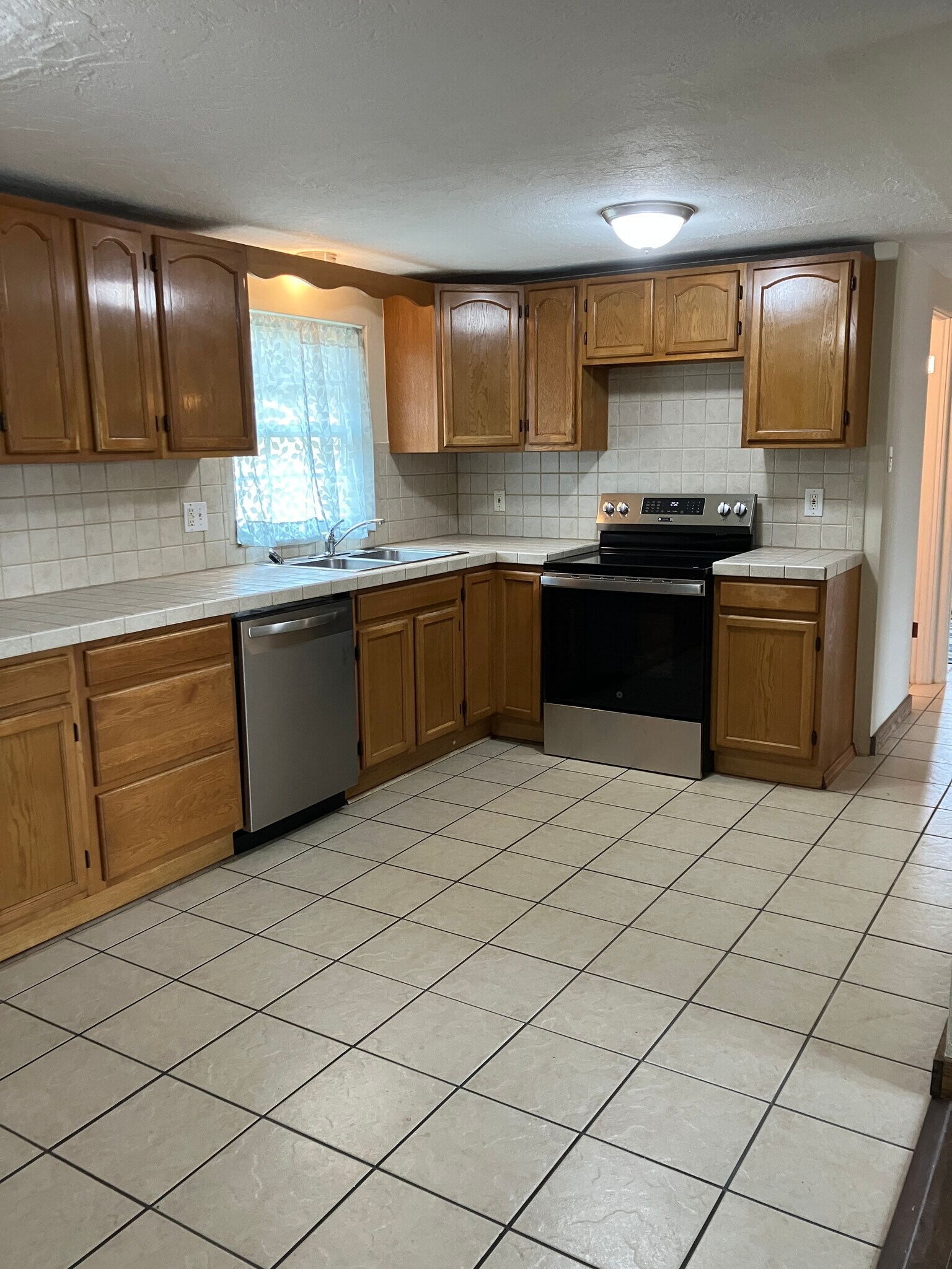 Building Photo - 7461 W Village Dr