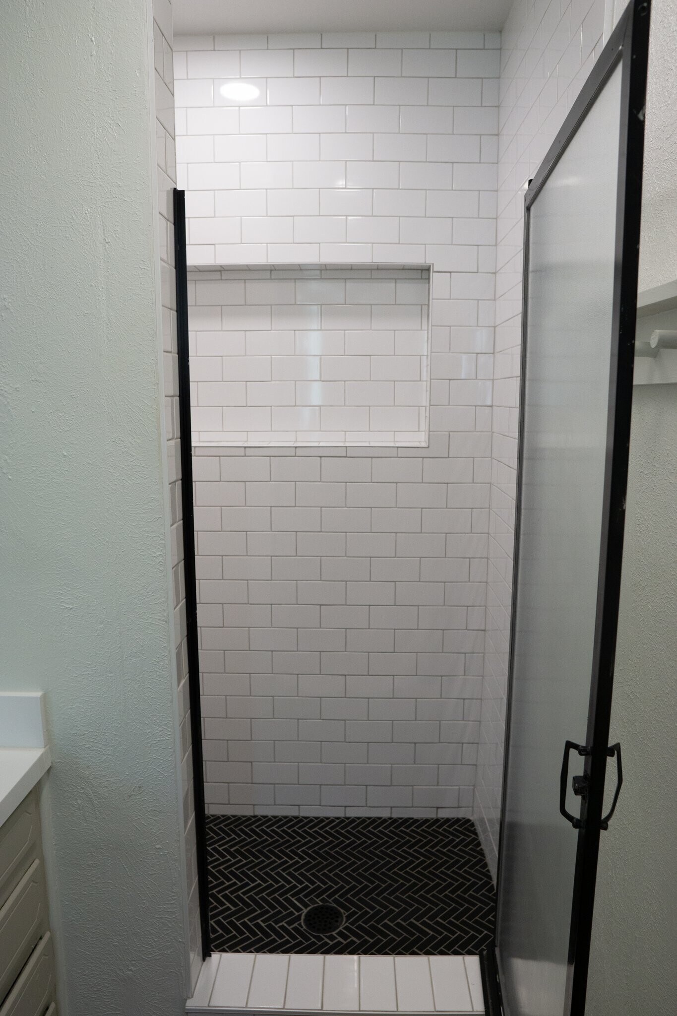 Building Photo - 737 Hallvale Dr