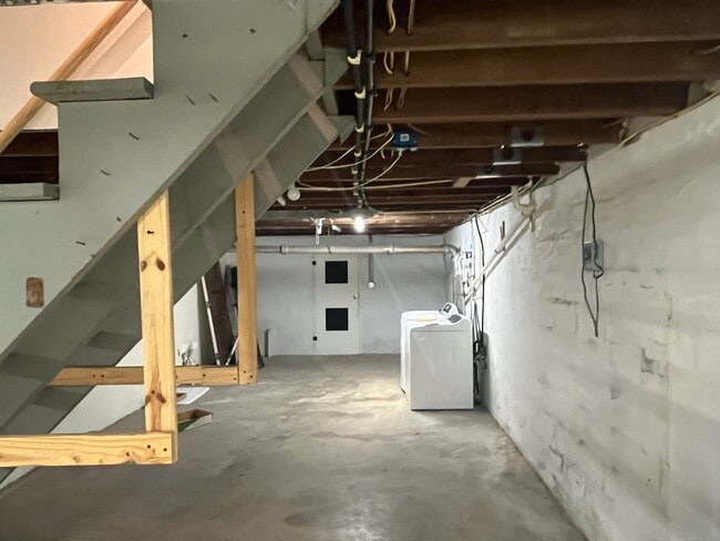 Building Photo - 3045 E Prospect Rd