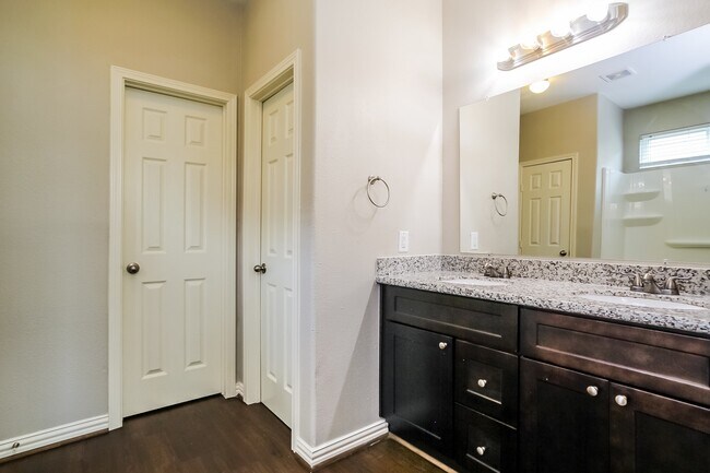 Building Photo - 2818 Mesquite Ridge Dr