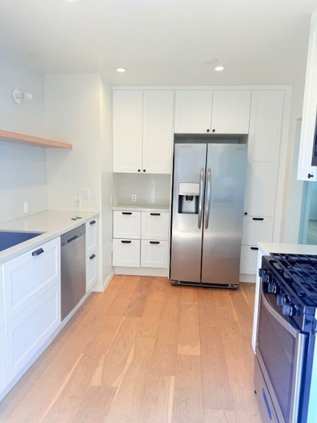 Building Photo - 1/2 OFF FIRST MONTH! BEAUTIFUL & SPACIOUS ...