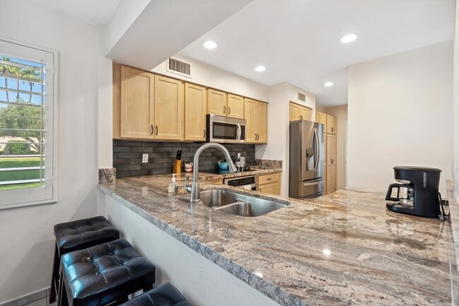 Building Photo - 343 Forest Hills Dr