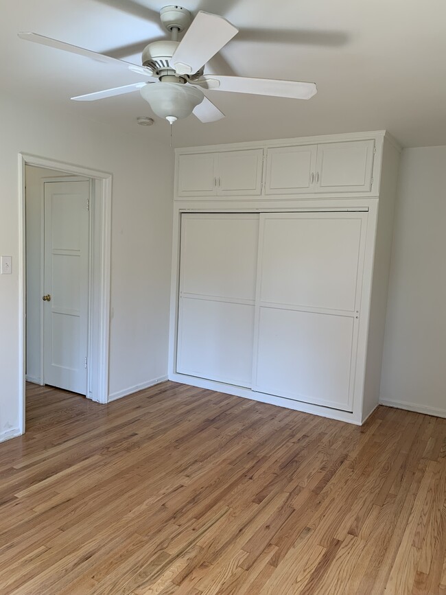 Building Photo - 408 N Doheny Dr