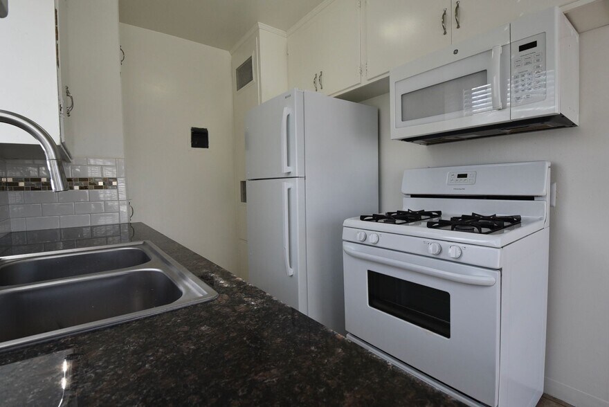 Building Photo - 5915 Fair Ave