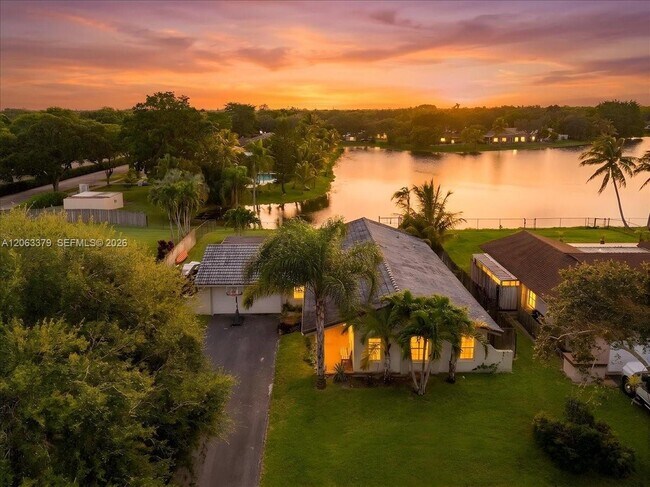 Building Photo - 4201 W Sailboat Dr