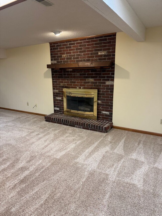 Building Photo - Single Family Home - Available For Rent!