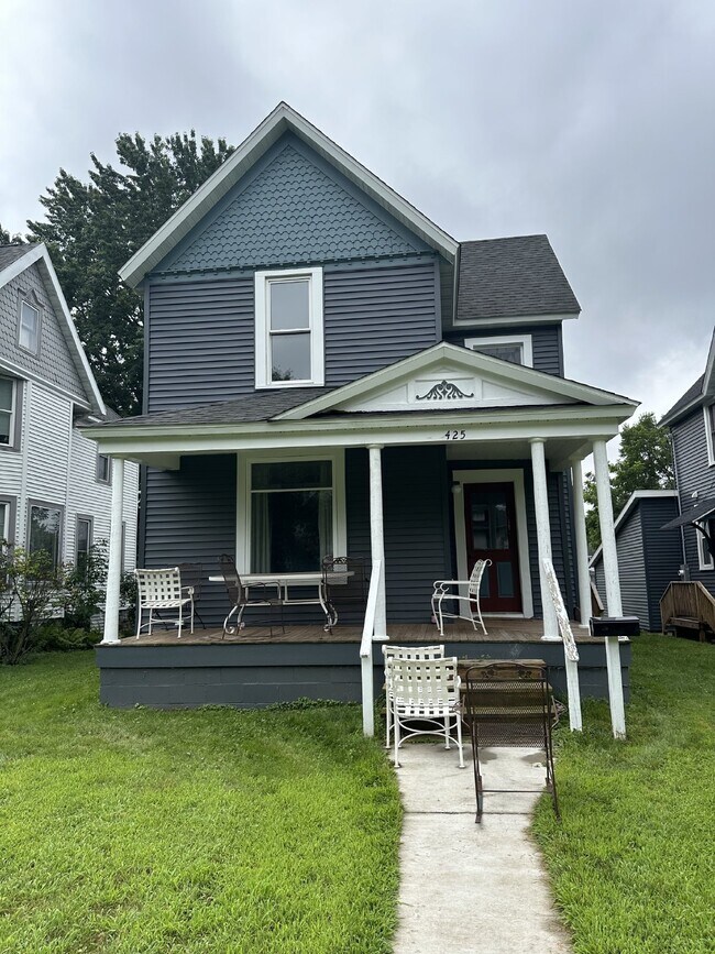 Primary Photo - Amazing 4 Bed 1 Bath close to UWEC!