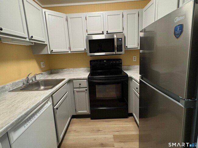 Building Photo - 295 Redstone Hl Rd