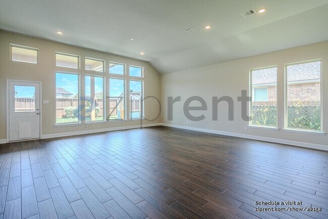 Building Photo - 18818 Lake Ridge Dr