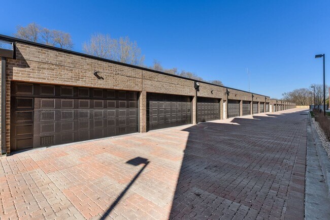 Building Photo - 820 E Irving Park Rd