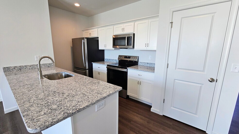 Building Photo - 63 N Conifer Dr