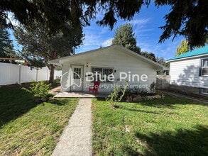 Building Photo - 730 10th St