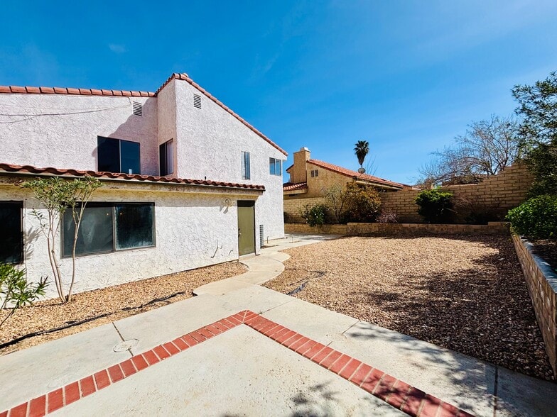 Building Photo - 38343 5th Pl W