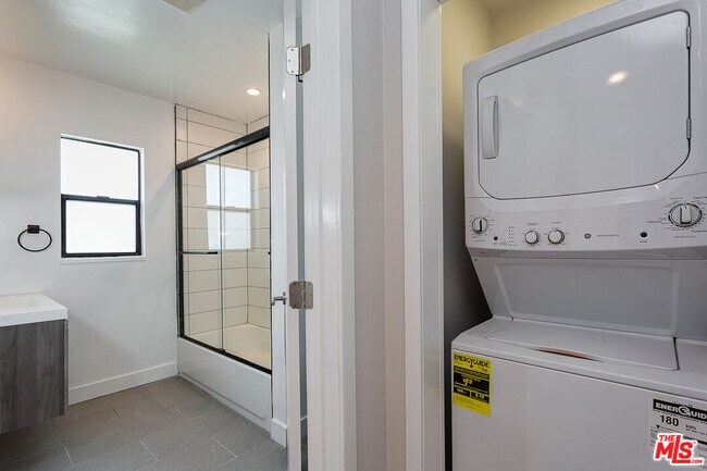 Building Photo - 2841 Redondo Blvd