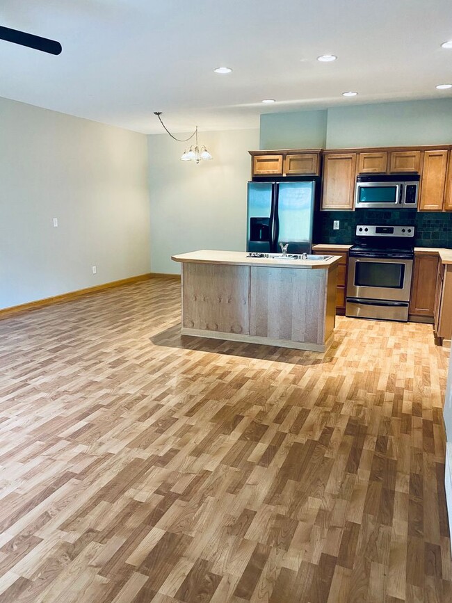Building Photo - 512