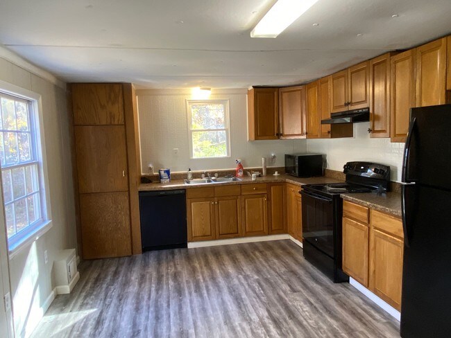 Building Photo - 20 Village Pl
