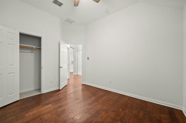 Building Photo - 5010 N Fresco Dr