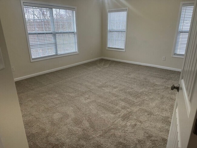 Building Photo - Charming 4br/2.5ba in SE Raleigh, Avail Now!