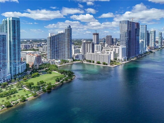Building Photo - 2000 N Bayshore Dr