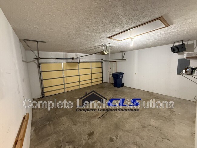 Building Photo - 2972 Kings Ct