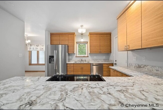 Building Photo - 3 BEDROOM, 2 BATHROOM TOWNHOME WITH 1 CAR ...