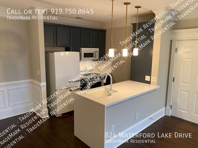 Building Photo - 824 Waterford Lake Dr