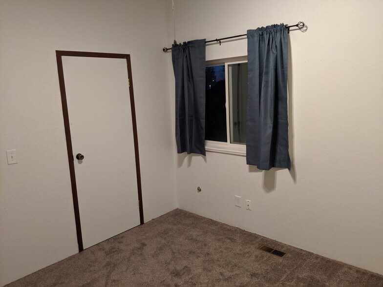 Bedroom 2 - 2115 Pleasanton St