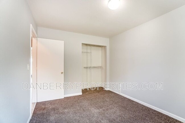 Building Photo - 3660 Willow Run Dr