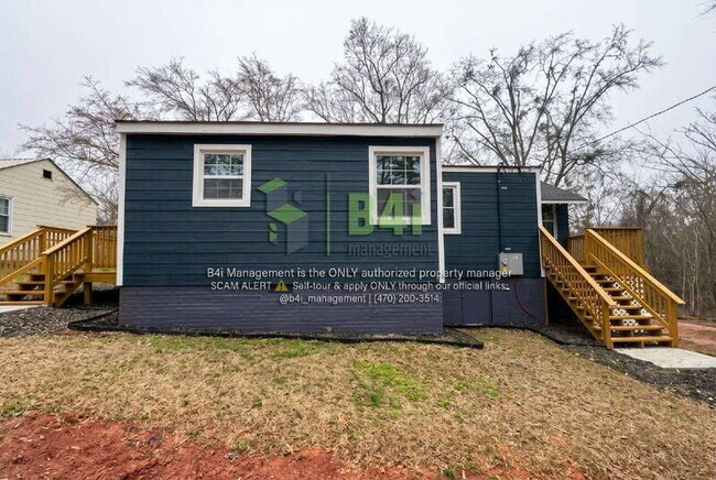 Building Photo - 1418 E 10th St