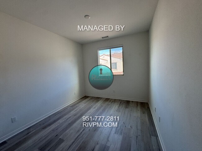 Building Photo - DISCOVER YOUR DREAM CONDO AT 105 CORONA!!